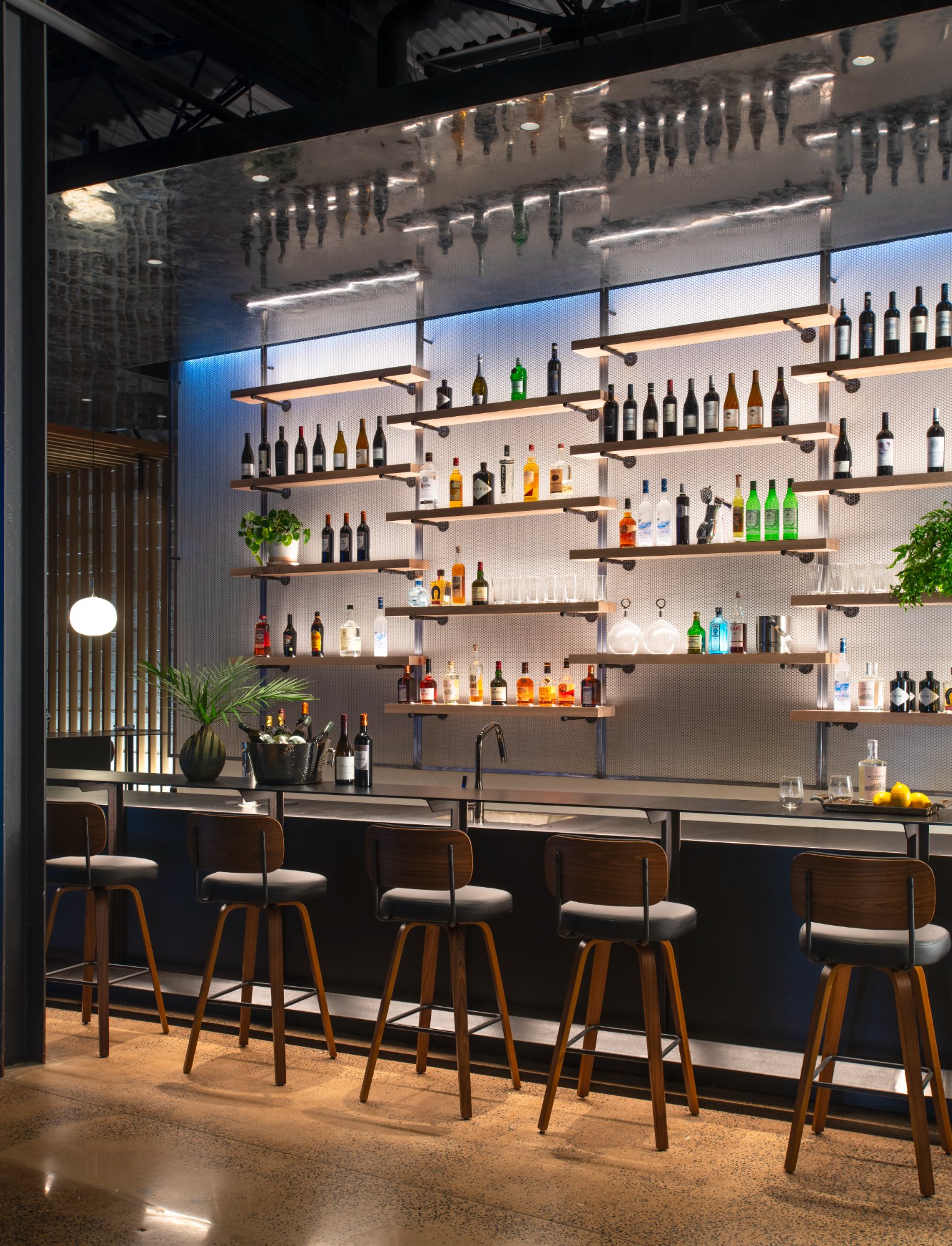 Realm Bar